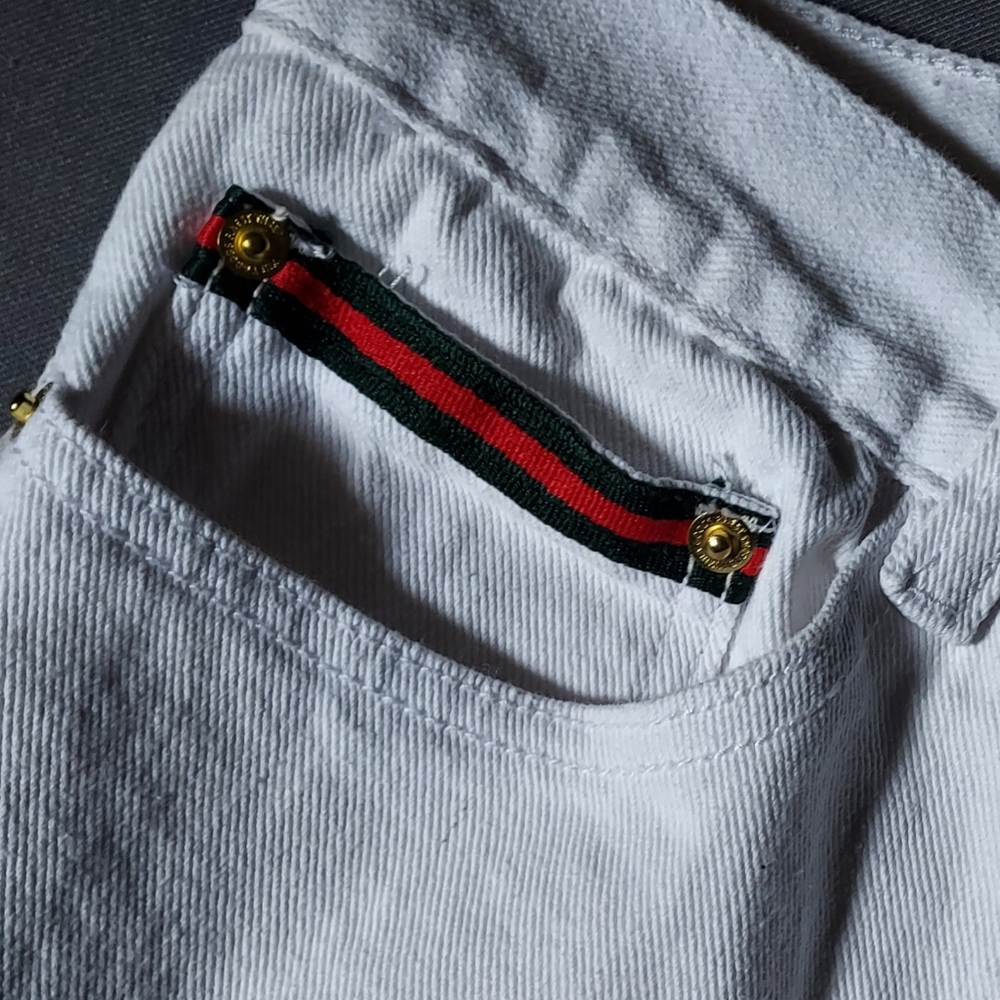 White jeans with distressed legs. Men's 32" x 30" - Picture 3 of 10